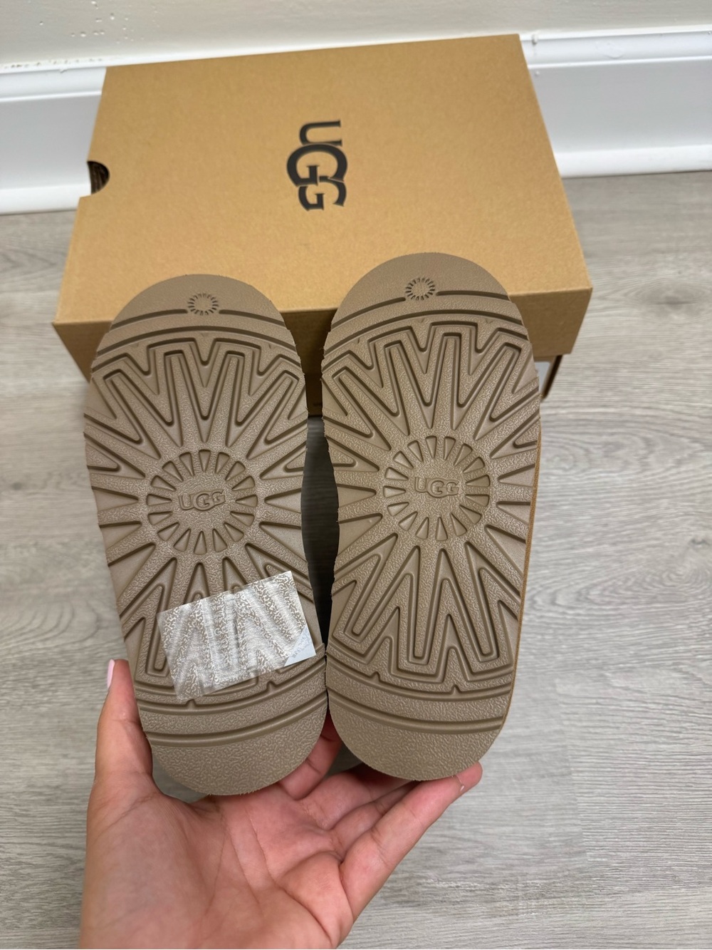 New Kids Ugg Classic Ultra Mini Platform Chestnut Brown - Picture 6 of 7
